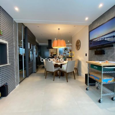 Apartamento com 118m², 3 quartos (sendo 1 suíte), 2 garagens, no bairro Ingleses em Florianópolis