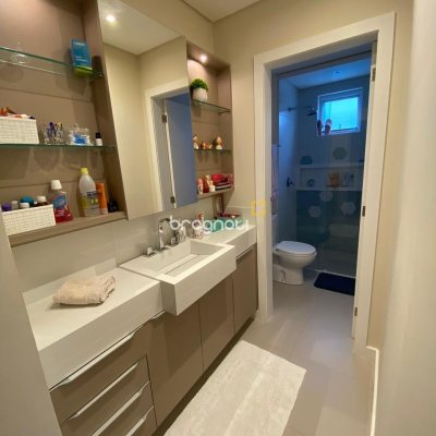 Apartamento com 118m², 3 quartos (sendo 1 suíte), 2 garagens, no bairro Ingleses em Florianópolis
