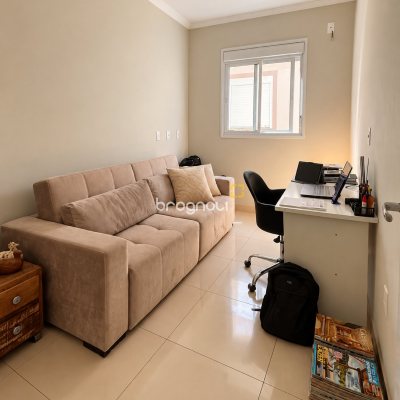 Apartamento com 60m², 2 quartos (sendo 1 suíte), 1 garagem, no bairro Ingleses em Florianópolis