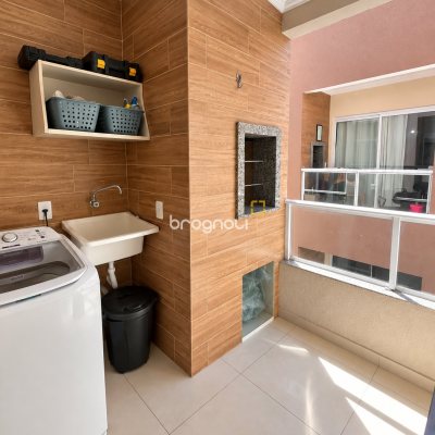 Apartamento com 60m², 2 quartos (sendo 1 suíte), 1 garagem, no bairro Ingleses em Florianópolis