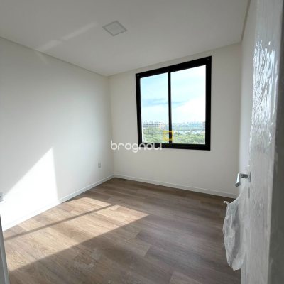 Apartamento com 62m², 2 quartos (sendo 1 suíte), 1 garagem, no bairro Santinho em Florianópolis