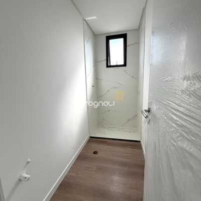 Apartamento com 62m², 2 quartos (sendo 1 suíte), 1 garagem, no bairro Santinho em Florianópolis
