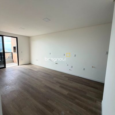 Apartamento com 62m², 2 quartos (sendo 1 suíte), 1 garagem, no bairro Santinho em Florianópolis