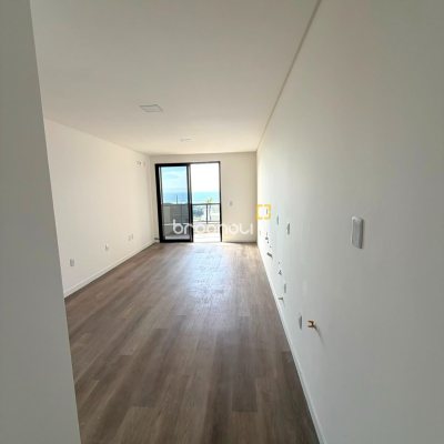 Apartamento com 62m², 2 quartos (sendo 1 suíte), 1 garagem, no bairro Santinho em Florianópolis