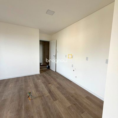 Apartamento com 64m², 2 quartos (sendo 1 suíte), 1 garagem, no bairro Santinho em Florianópolis