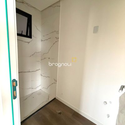 Apartamento com 64m², 2 quartos (sendo 1 suíte), 1 garagem, no bairro Santinho em Florianópolis