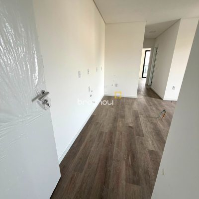 Apartamento com 64m², 2 quartos (sendo 1 suíte), 1 garagem, no bairro Santinho em Florianópolis