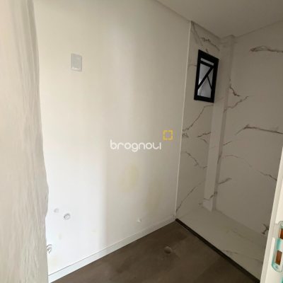 Apartamento com 64m², 2 quartos (sendo 1 suíte), 1 garagem, no bairro Santinho em Florianópolis
