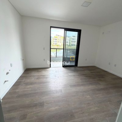 Apartamento com 57m², 2 quartos (sendo 1 suíte), 1 garagem, no bairro Santinho em Florianópolis