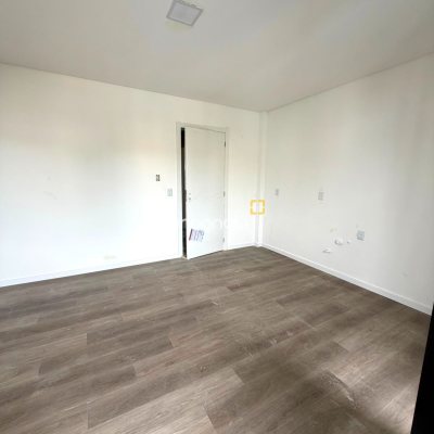 Apartamento com 57m², 2 quartos (sendo 1 suíte), 1 garagem, no bairro Santinho em Florianópolis