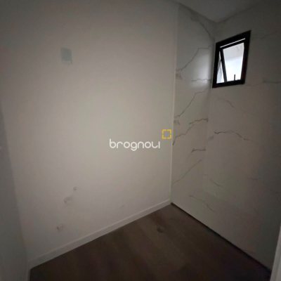 Apartamento com 62m², 2 quartos (sendo 1 suíte), 1 garagem, no bairro Santinho em Florianópolis