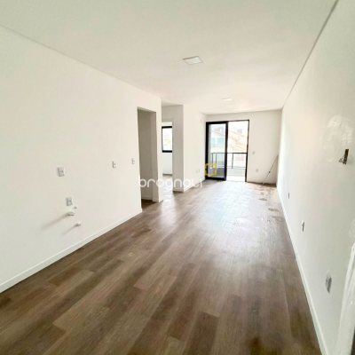 Apartamento com 62m², 2 quartos (sendo 1 suíte), 1 garagem, no bairro Santinho em Florianópolis
