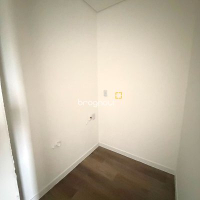 Apartamento com 62m², 2 quartos (sendo 1 suíte), 1 garagem, no bairro Santinho em Florianópolis
