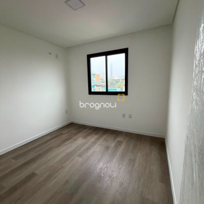 Apartamento com 62m², 2 quartos (sendo 1 suíte), 1 garagem, no bairro Santinho em Florianópolis