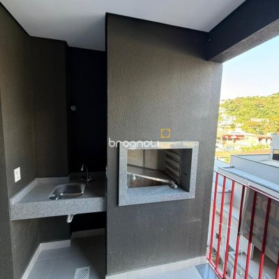 Apartamento com 69m², 2 quartos (sendo 1 suíte), 1 garagem, no bairro João Paulo em Florianópolis
