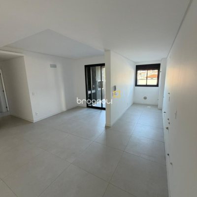 Apartamento com 69m², 2 quartos (sendo 1 suíte), 1 garagem, no bairro João Paulo em Florianópolis
