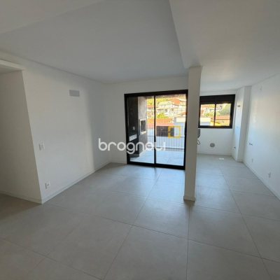 Apartamento com 69m², 2 quartos (sendo 1 suíte), 1 garagem, no bairro João Paulo em Florianópolis