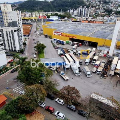 Apartamento com 51m², 2 quartos, 1 garagem, no bairro Kobrasol em São José