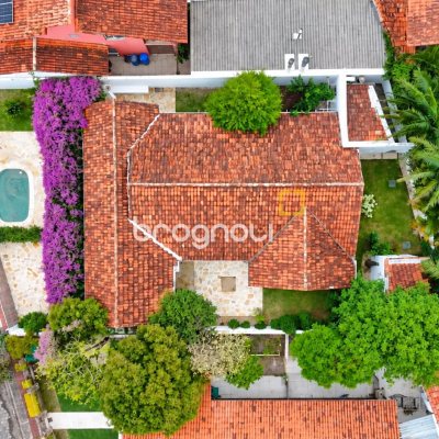 Casa com 180m², 3 quartos (sendo 3 suítes), 2 garagens, no bairro Campeche em Florianópolis