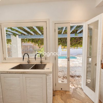 Casa com 180m², 3 quartos (sendo 3 suítes), 2 garagens, no bairro Campeche em Florianópolis