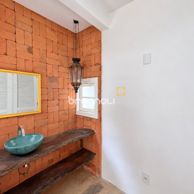 Casa com 180m², 3 quartos (sendo 3 suítes), 2 garagens, no bairro Campeche em Florianópolis