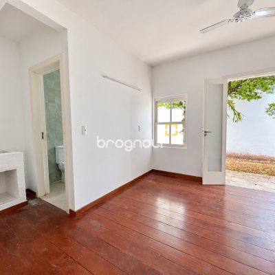 Casa com 180m², 3 quartos (sendo 3 suítes), 2 garagens, no bairro Campeche em Florianópolis