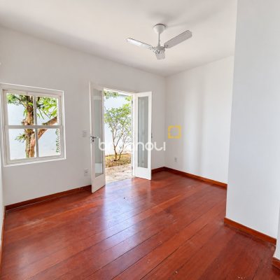 Casa com 180m², 3 quartos (sendo 3 suítes), 2 garagens, no bairro Campeche em Florianópolis