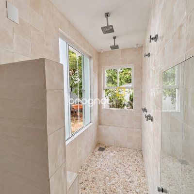 Casa com 180m², 3 quartos (sendo 3 suítes), 2 garagens, no bairro Campeche em Florianópolis