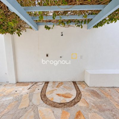 Casa com 180m², 3 quartos (sendo 3 suítes), 2 garagens, no bairro Campeche em Florianópolis