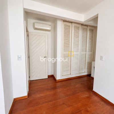 Casa com 180m², 3 quartos (sendo 3 suítes), 2 garagens, no bairro Campeche em Florianópolis