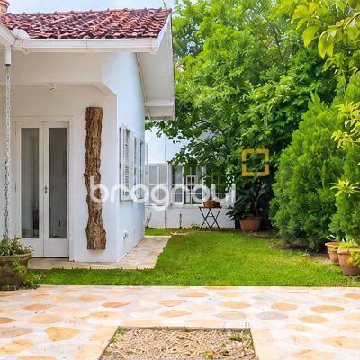 Casa com 180m², 3 quartos (sendo 3 suítes), 2 garagens, no bairro Campeche em Florianópolis