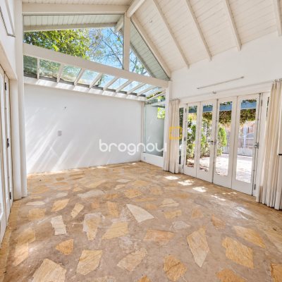 Casa com 180m², 3 quartos (sendo 3 suítes), 2 garagens, no bairro Campeche em Florianópolis