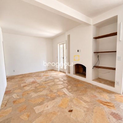 Casa com 180m², 3 quartos (sendo 3 suítes), 2 garagens, no bairro Campeche em Florianópolis