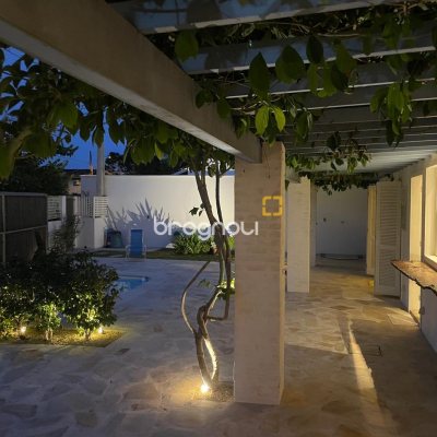 Casa com 180m², 3 quartos (sendo 3 suítes), 2 garagens, no bairro Campeche em Florianópolis