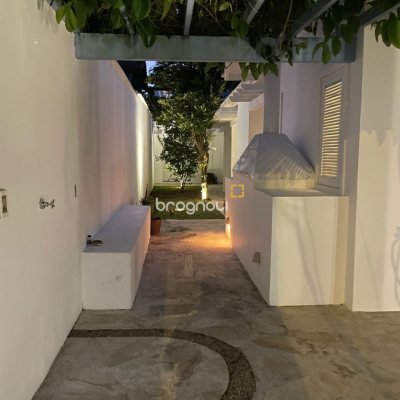 Casa com 180m², 3 quartos (sendo 3 suítes), 2 garagens, no bairro Campeche em Florianópolis