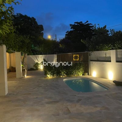 Casa com 180m², 3 quartos (sendo 3 suítes), 2 garagens, no bairro Campeche em Florianópolis