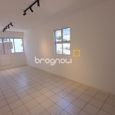 Sala com 25m², 1 garagem, no bairro Trindade em Florianópolis