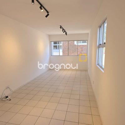 Sala com 25m², 1 garagem, no bairro Trindade em Florianópolis