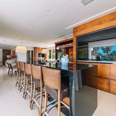 Casa com 1097m², 6 quartos (sendo 6 suítes), 8 garagens, no bairro Praia Brava em Florianópolis