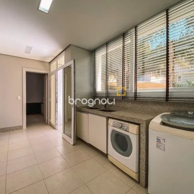 Casa com 1097m², 6 quartos (sendo 6 suítes), 8 garagens, no bairro Praia Brava em Florianópolis