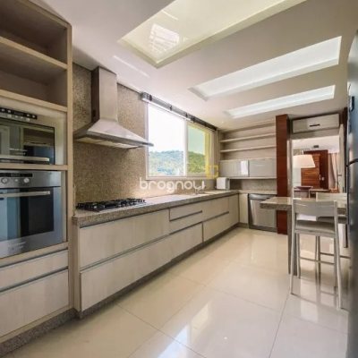 Casa com 1097m², 6 quartos (sendo 6 suítes), 8 garagens, no bairro Praia Brava em Florianópolis