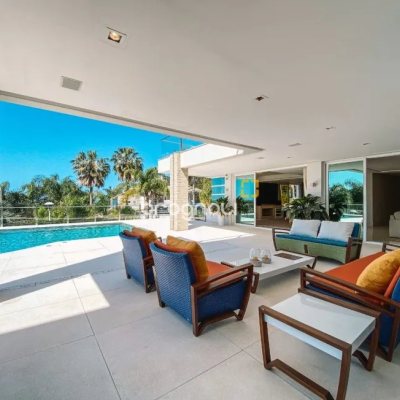Casa com 1097m², 6 quartos (sendo 6 suítes), 8 garagens, no bairro Praia Brava em Florianópolis