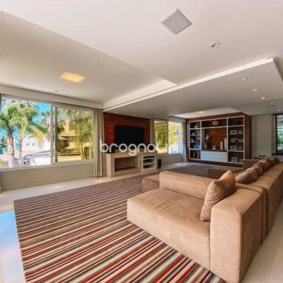 Casa com 1097m², 6 quartos (sendo 6 suítes), 8 garagens, no bairro Praia Brava em Florianópolis