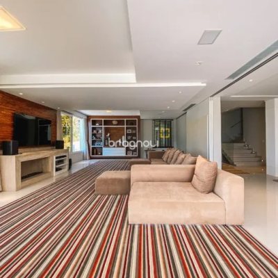 Casa com 1097m², 6 quartos (sendo 6 suítes), 8 garagens, no bairro Praia Brava em Florianópolis