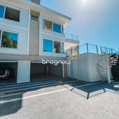 Casa com 1097m², 6 quartos (sendo 6 suítes), 8 garagens, no bairro Praia Brava em Florianópolis