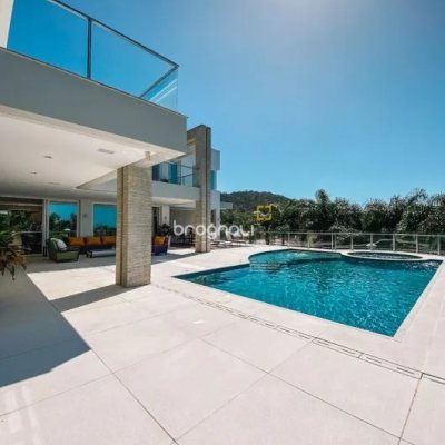 Casa com 1097m², 6 quartos (sendo 6 suítes), 8 garagens, no bairro Praia Brava em Florianópolis