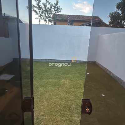 Casa com 129m², 3 quartos (sendo 1 suíte), 2 garagens, no bairro São João do Rio Vermelho em Florianópolis