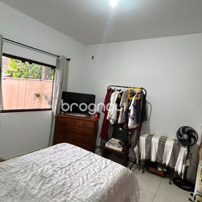Casa com 200m², 3 quartos (sendo 1 suíte), 2 garagens, no bairro Campeche em Florianópolis