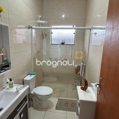 Casa com 200m², 3 quartos (sendo 1 suíte), 2 garagens, no bairro Campeche em Florianópolis