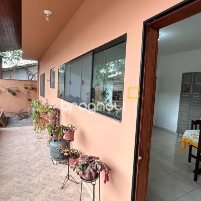 Casa com 200m², 3 quartos (sendo 1 suíte), 2 garagens, no bairro Campeche em Florianópolis